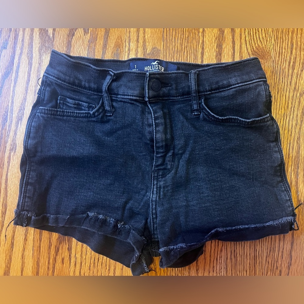 Hollister High Rise Short Short in Black and Size 1/25